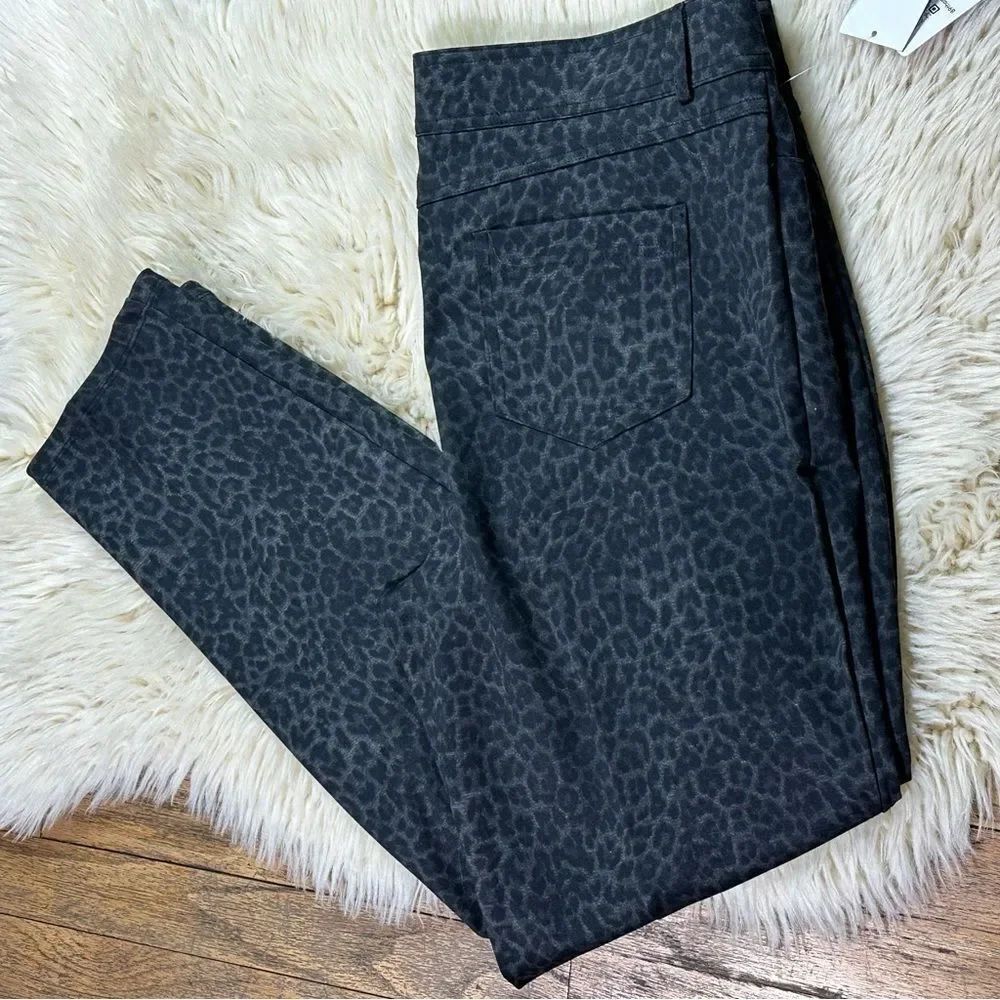 89th & Madison Gray Leopard Print Pants